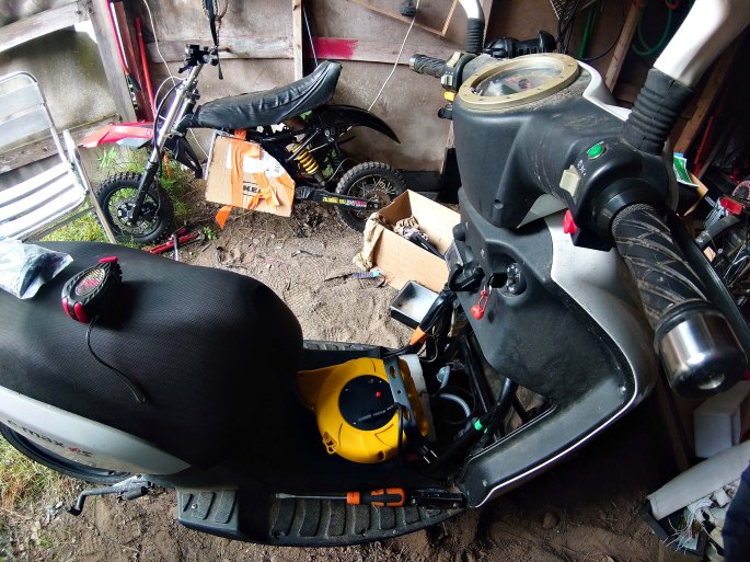 Sähköskootteri ja "pääasiassa maastokäyttöön tarkoitettu kaksipyöräinen sähköajoneuvo"