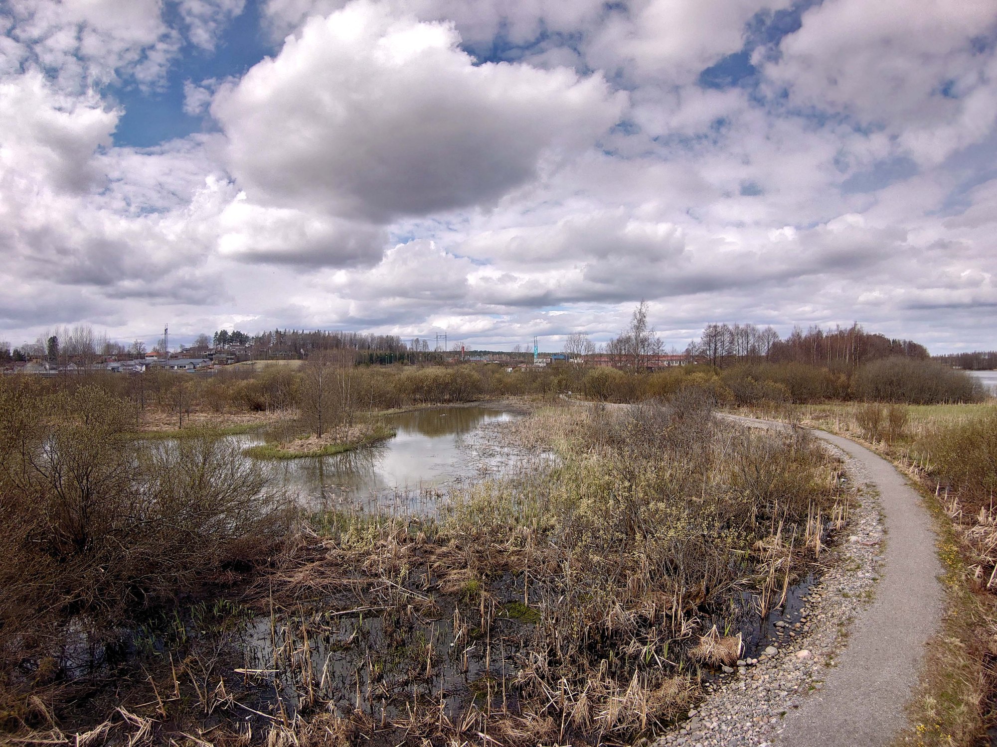 Nummela kuvattuna luontopolun suunnalta